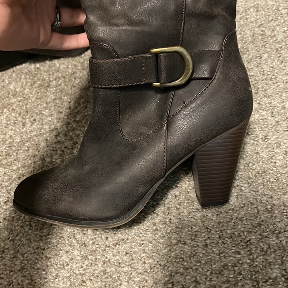 Knee High Brown Boot Heeled - Picture 2 of 5